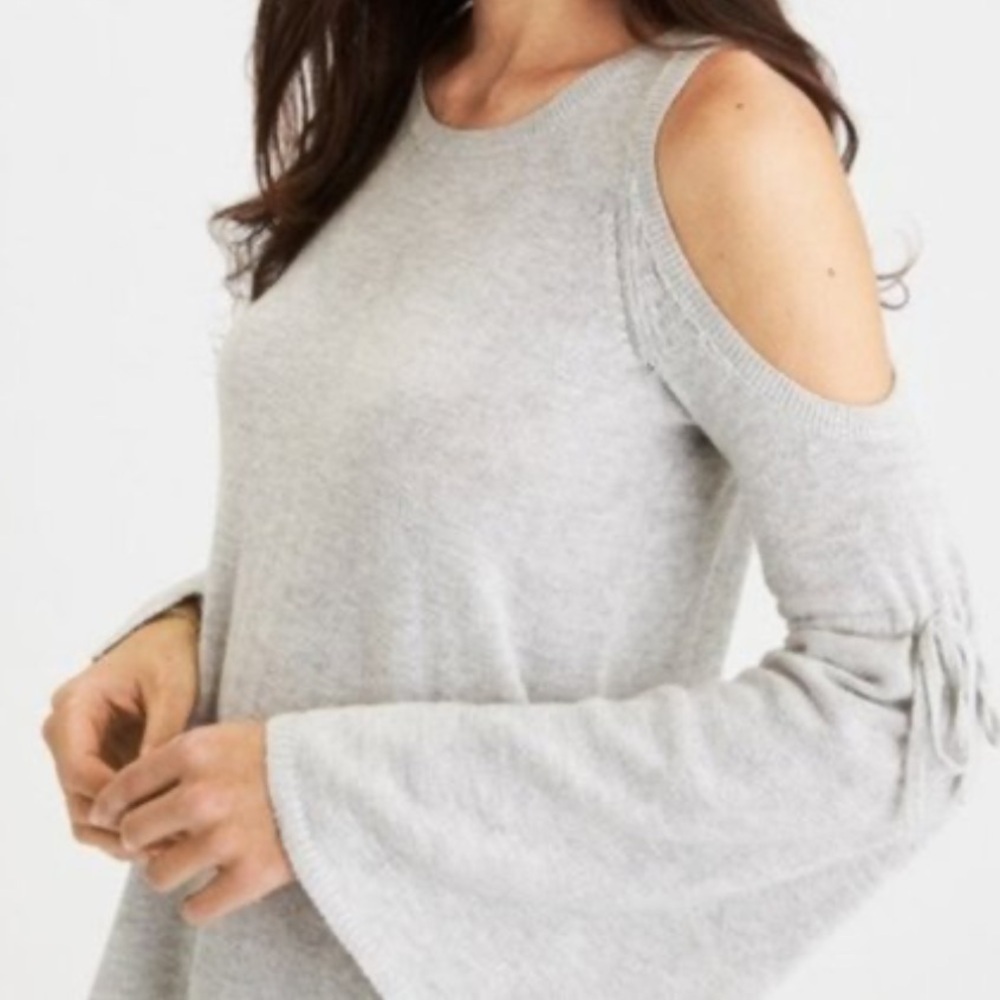 American Eagle Bell-Sleeve Cold-Shoulder Sweater Light Gray Small